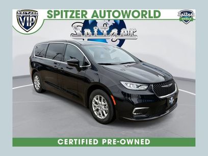 Used 2025 Chrysler Pacifica Select