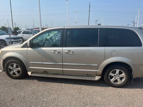 Used 2008 Dodge Grand Caravan SXT FWD image 7