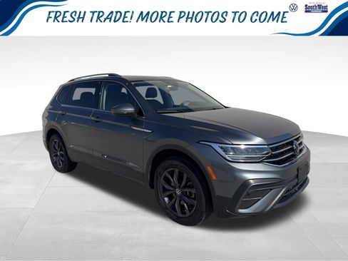 Used 2024 Volkswagen Tiguan SE image 1