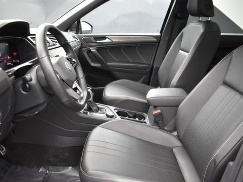 Used 2024 Volkswagen Tiguan SE R-Line image 10