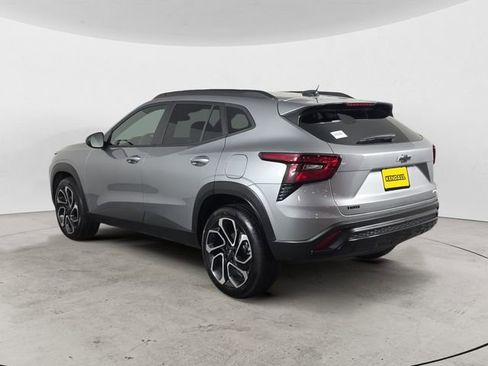 Used 2026 Chevrolet Trax RS w/ Sunroof Package FWD image 3