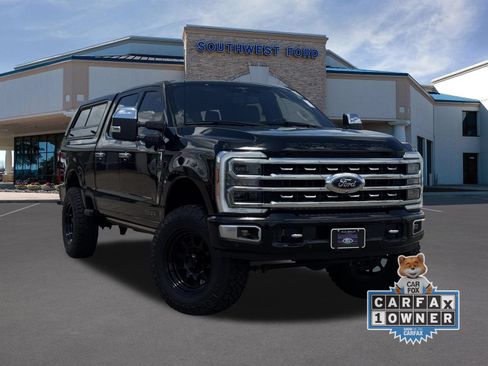 Used 2023 Ford F250 Platinum w/ FX4 Off-Road Package AWD/4WD image 1