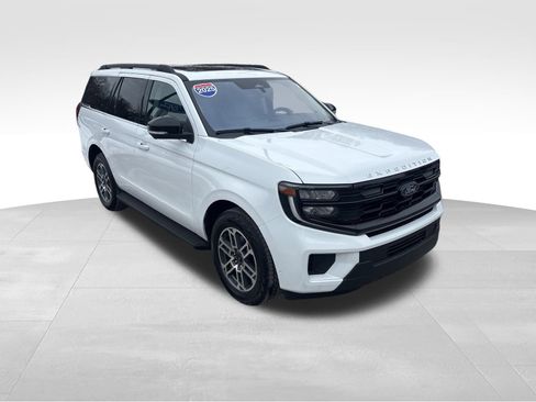 Used 2025 Ford Expedition Active image 10