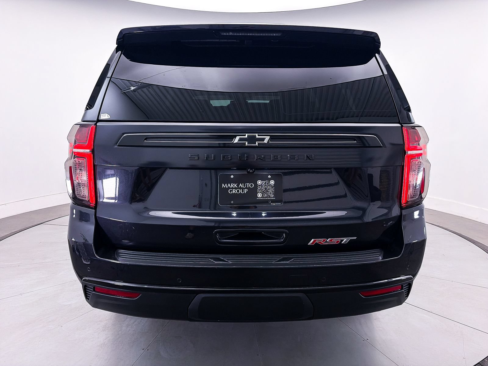Used 2023 Chevrolet Suburban RST w/ Luxury Package RWD image 17