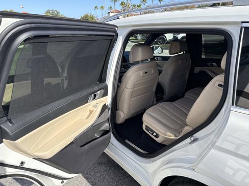 Used 2021 BMW X7 xDrive40i w/ Premium Package image 14