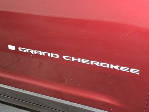 Used 2024 Jeep Grand Cherokee L Limited AWD/4WD image 12