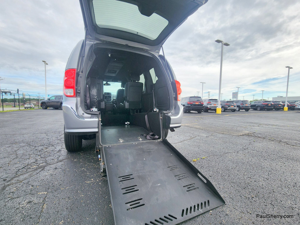 Used 2019 Dodge Grand Caravan GT FWD image 19