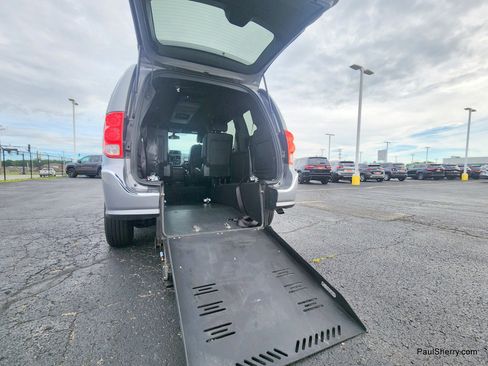 Used 2019 Dodge Grand Caravan GT FWD image 19