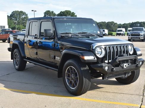 Used 2021 Jeep Gladiator Overland w/ Popular Equipment Package AWD/4WD image 3