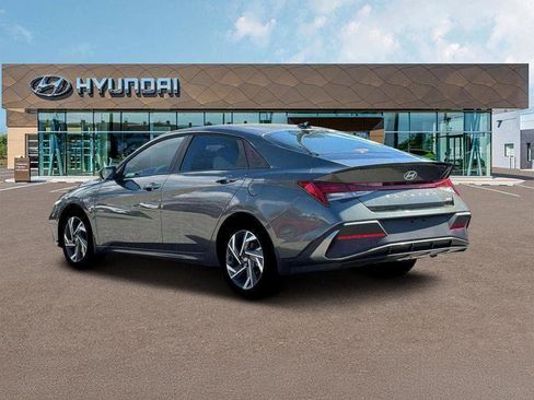 New 2025 Hyundai Elantra SEL image 5