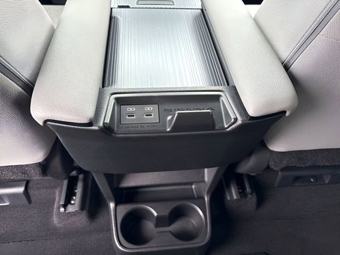 Used 2025 Toyota Sienna LE FWD image 14