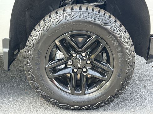 Used 2026 Chevrolet Silverado 1500 Custom Trail Boss AWD/4WD image 13