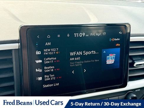 Used 2023 Hyundai Venue Limited FWD image 17