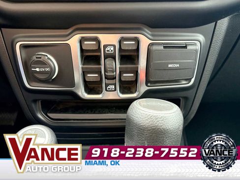 Used 2020 Jeep Gladiator Overland w/ Trailer Tow Package AWD/4WD image 24