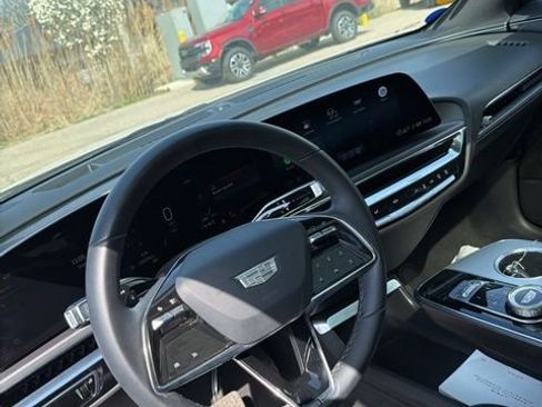 Used 2024 Cadillac Lyriq Tech RWD image 8