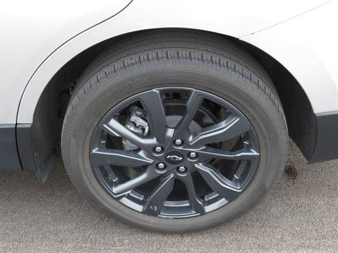 Used 2022 Chevrolet Equinox RS w/ Infotainment Package image 12