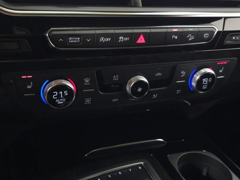 Used 2019 Audi Q7 3.0T Premium w/ Convenience Package AWD/4WD image 29
