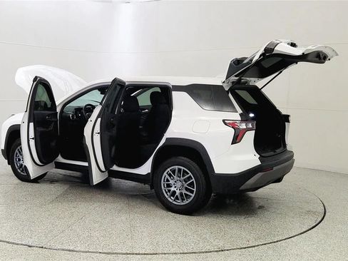 Used 2026 Chevrolet Equinox LT FWD image 9