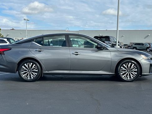 Used 2024 Nissan Altima 2.5 SV image 6