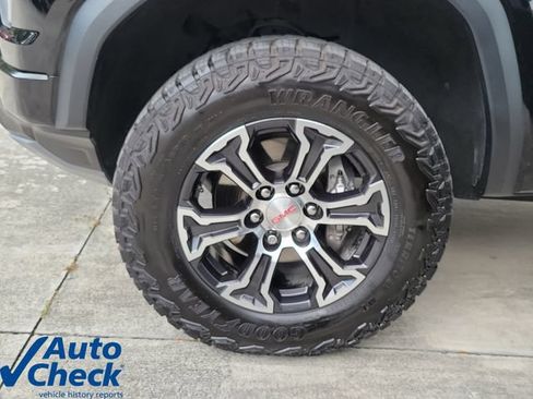 Used 2024 GMC Canyon AT4 w/ AT4 Premium Package AWD/4WD image 9