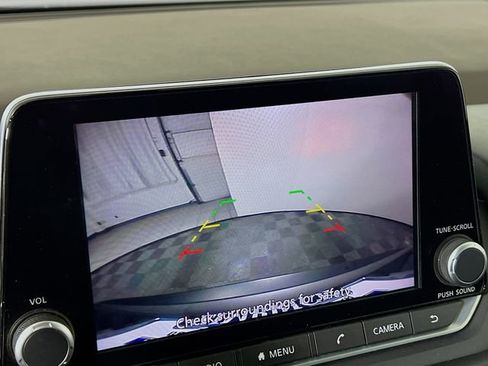 Used 2023 Nissan Rogue SV image 10