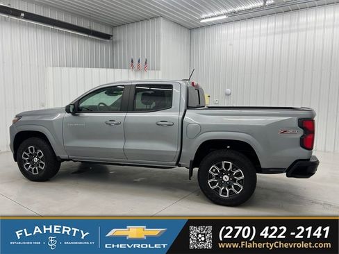 Used 2025 Chevrolet Colorado Z71 w/ Technology Package AWD/4WD image 5