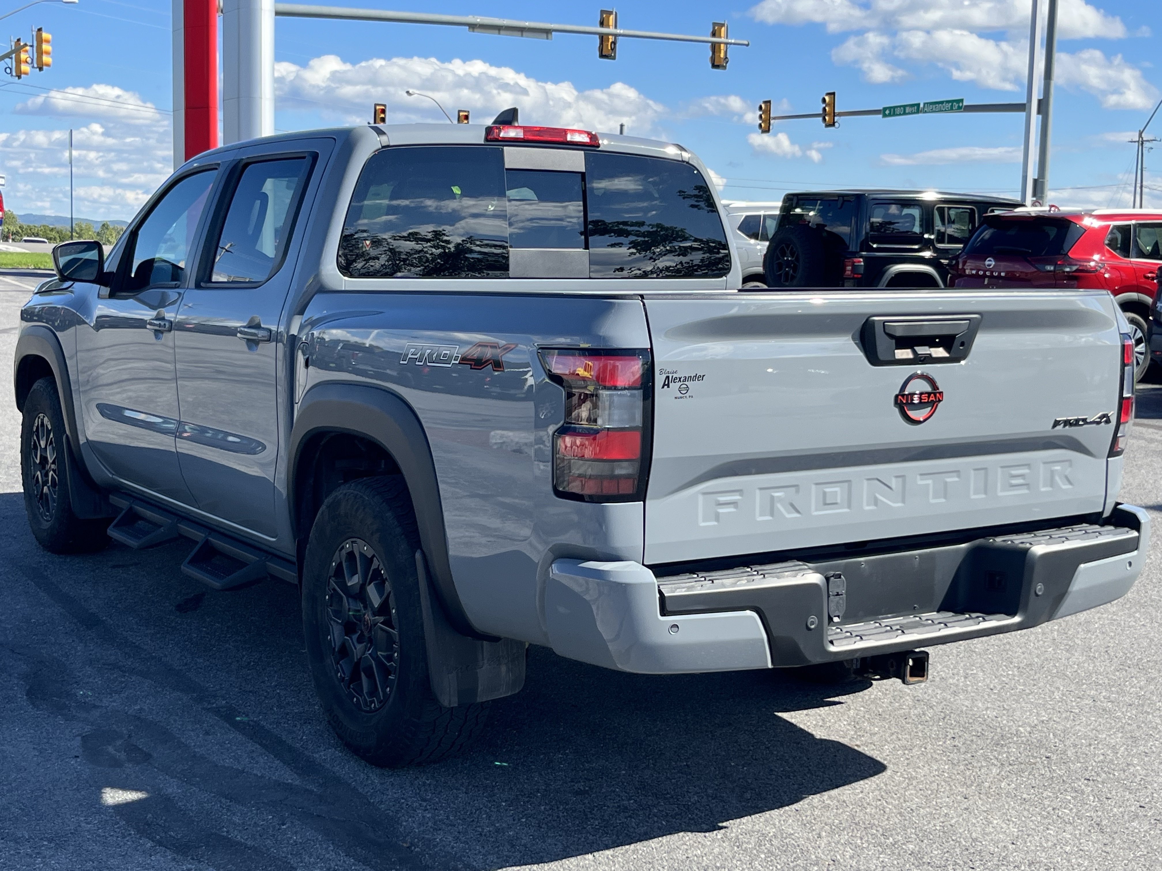 Used 2024 Nissan Frontier PRO-4X w/ Pro Premium Package AWD/4WD image 8
