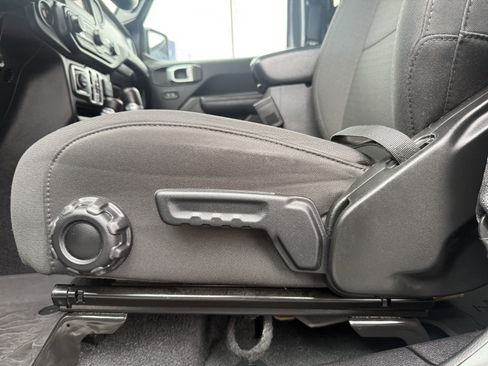 Used 2023 Jeep Wrangler Willys image 20