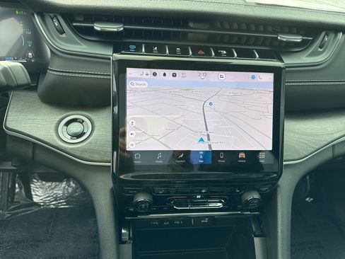 Used 2025 Jeep Grand Cherokee Limited 4xe w/ MOPAR Finishing Package image 25