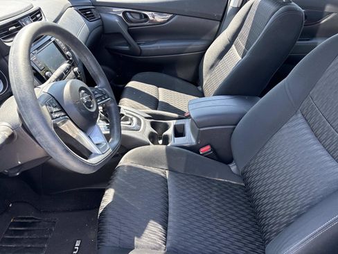 Used 2019 Nissan Rogue S image 11