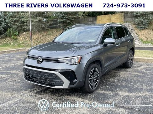 Certified 2025 Volkswagen Taos SE image 1