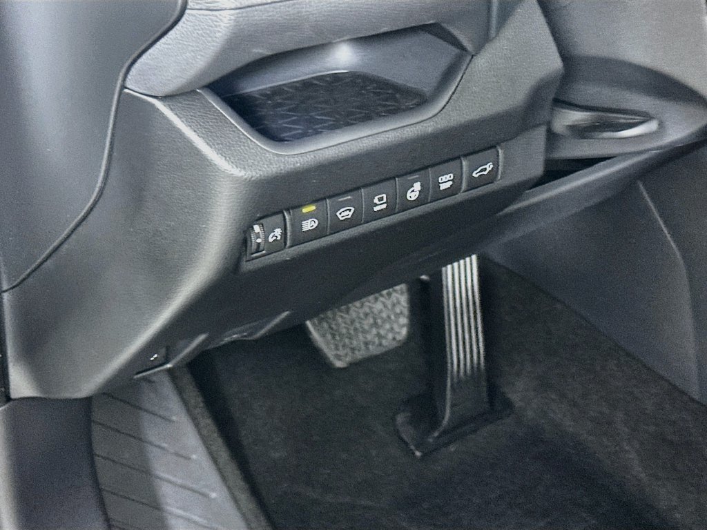 Used 2025 Toyota RAV4 XSE w/ Advanced Technology Package AWD/4WD image 10