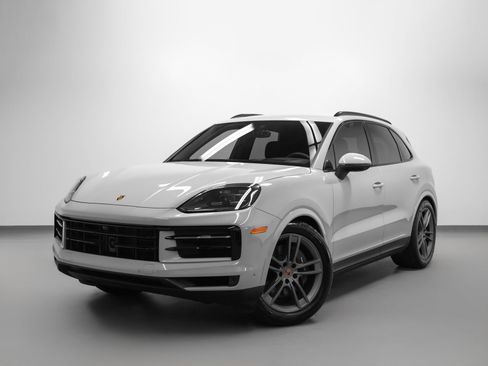 Certified 2025 Porsche Cayenne AWD/4WD image 1