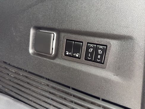 Certified 2023 Chevrolet Suburban Z71 w/ Luxury Package image 37