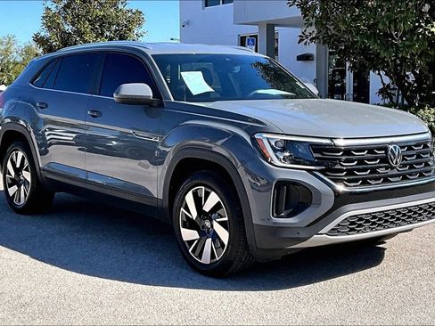 Certified 2024 Volkswagen Atlas Cross Sport SE image 2