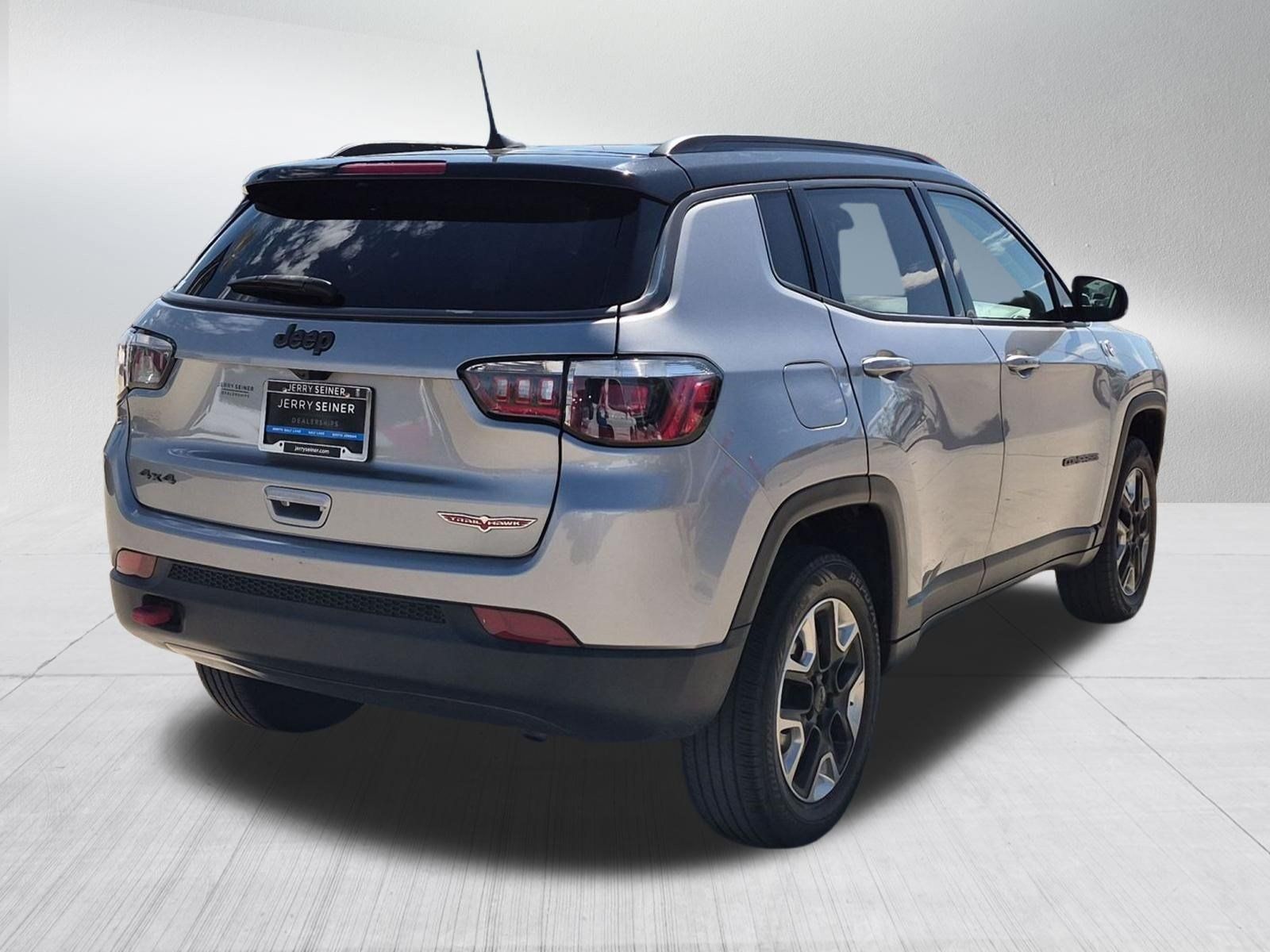 Used 2018 Jeep Compass Trailhawk AWD/4WD image 5