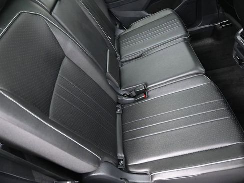 Used 2023 Volkswagen Tiguan SE R-Line FWD image 23