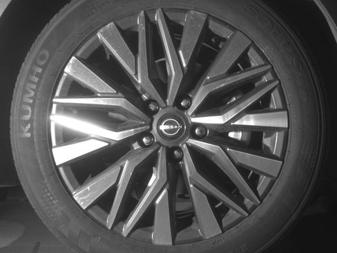 Used 2025 Nissan Altima 2.5 SV image 13