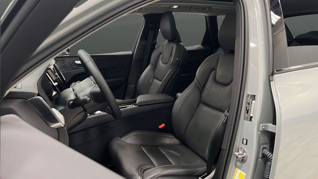 Used 2025 Volvo XC60 B5 Ultra w/ Protection Package Premier AWD/4WD image 9