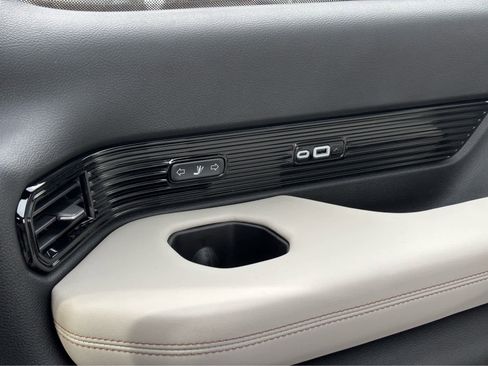 New 2026 Jeep Grand Wagoneer Summit w/ Premium Group III image 17