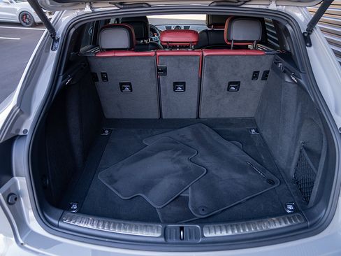 Used 2025 Porsche Macan image 21