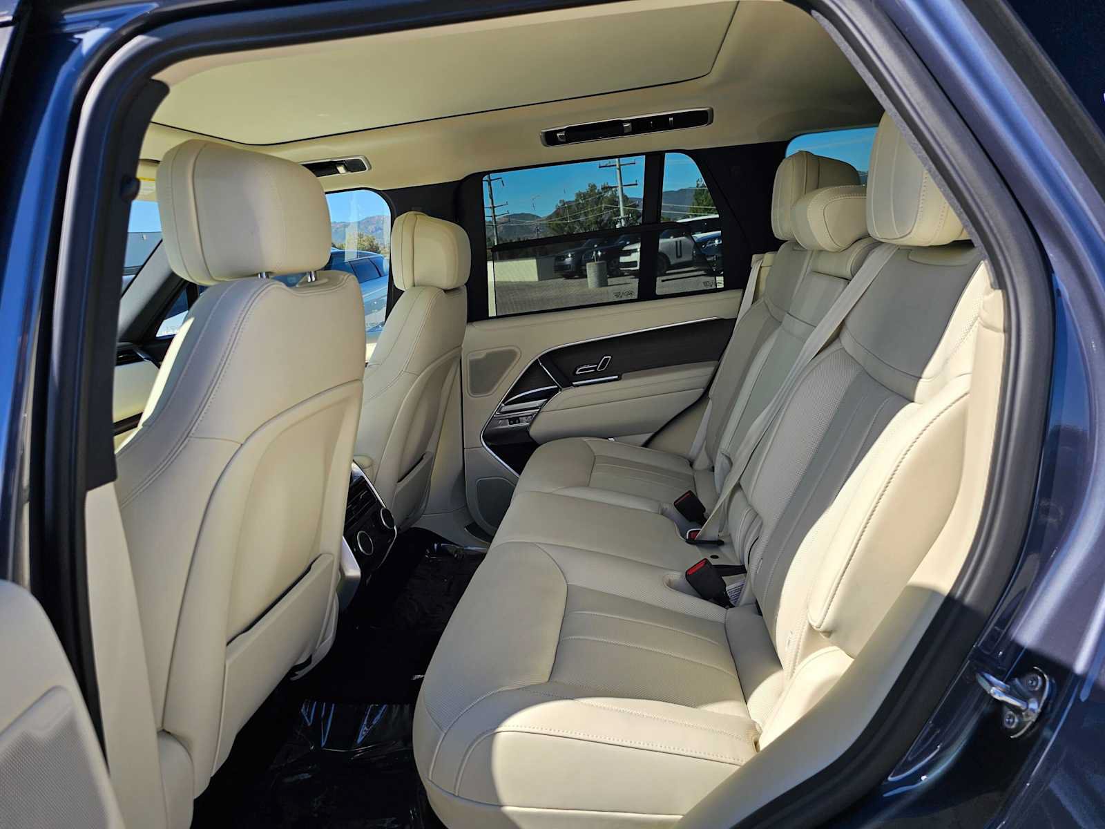 New 2026 Land Rover Range Rover SE AWD/4WD image 16