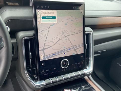 Used 2025 GMC Yukon Denali image 39