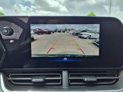 Used 2025 Chevrolet Trax LT FWD image 20