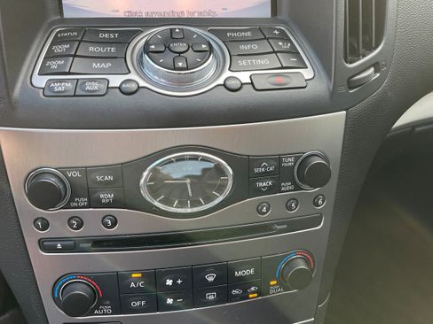 Used 2011 INFINITI G37 w/ Sport Appearance Package image 18