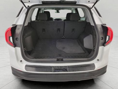 Used 2024 GMC Terrain SLE image 16