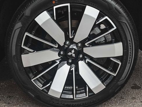 New 2025 Mitsubishi Outlander SE image 7