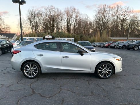 Used 2018 MAZDA MAZDA3 Touring image 6
