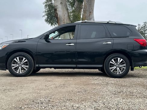 Used 2019 Nissan Pathfinder S image 6