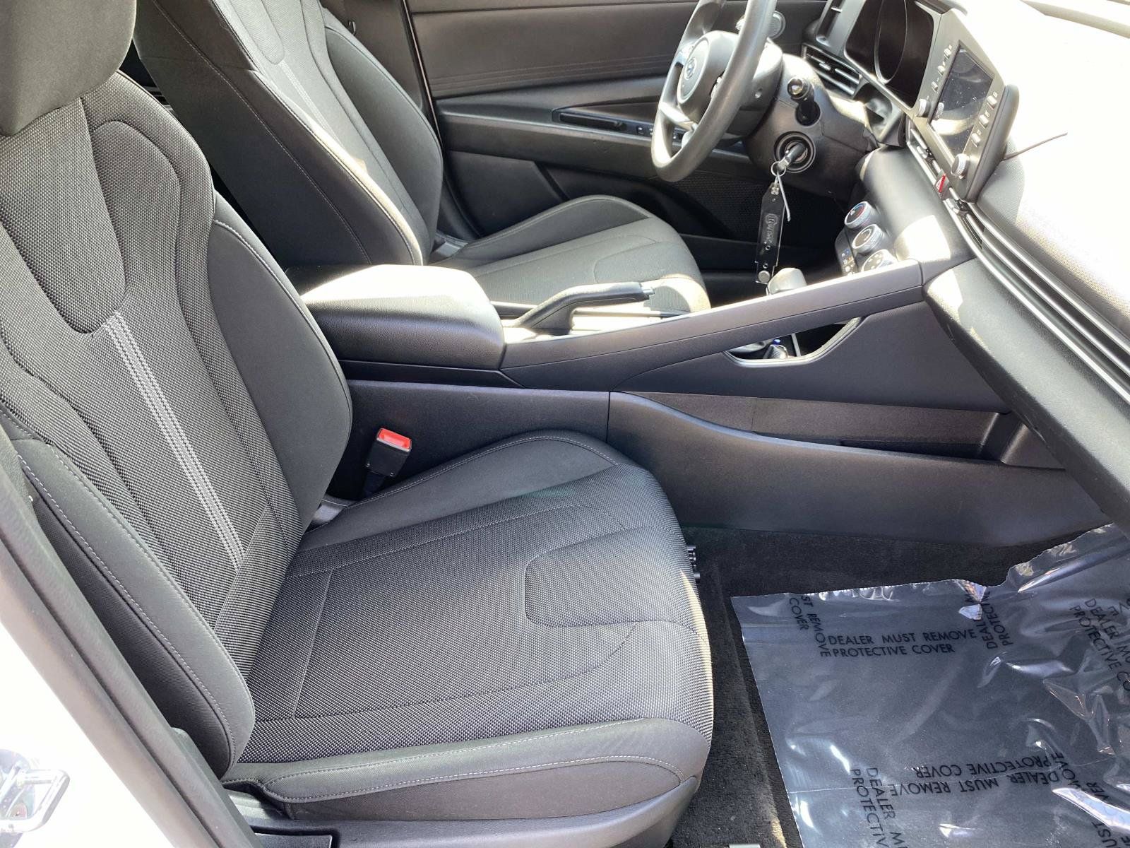 Used 2021 Hyundai Elantra SE FWD image 20